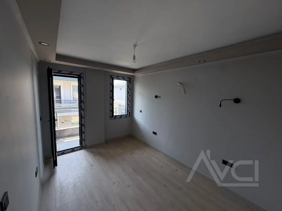AVCI’DAN KÜÇÜKKUYUDA HAVUZLU SİTE İÇERİSİNDE 3+1 VİLLA