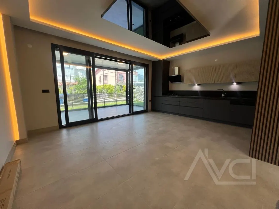 AVCI’DAN NARLI ALTINDA DENİZE 50MT LÜKS TAM MÜSTAKİL VİLLA