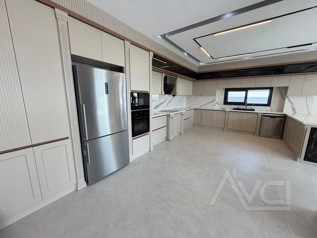 AVCI’DAN ALTINOLUKTA 700M2 İÇERİSİNDE BEYAZ KONAK