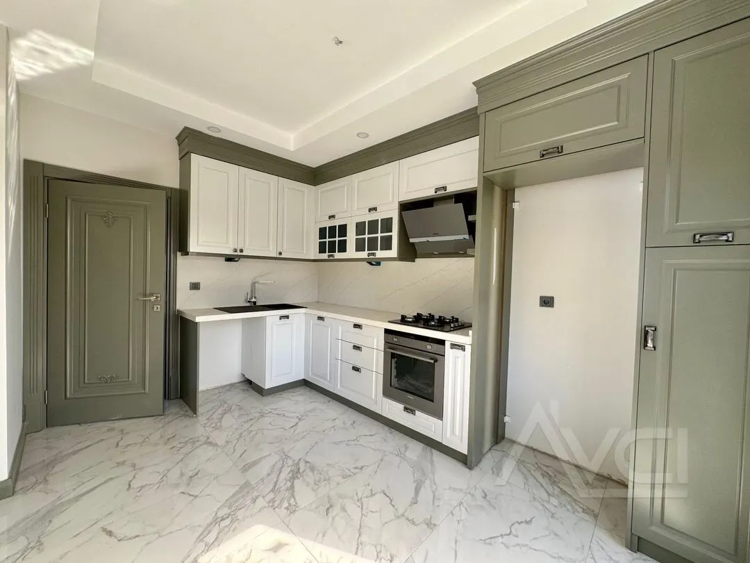 NARLIDA DENİZE 300MT 3+1 GENİŞ BAHÇE ALANI + HAVUZ  AYRI MUTFAK TERASLI