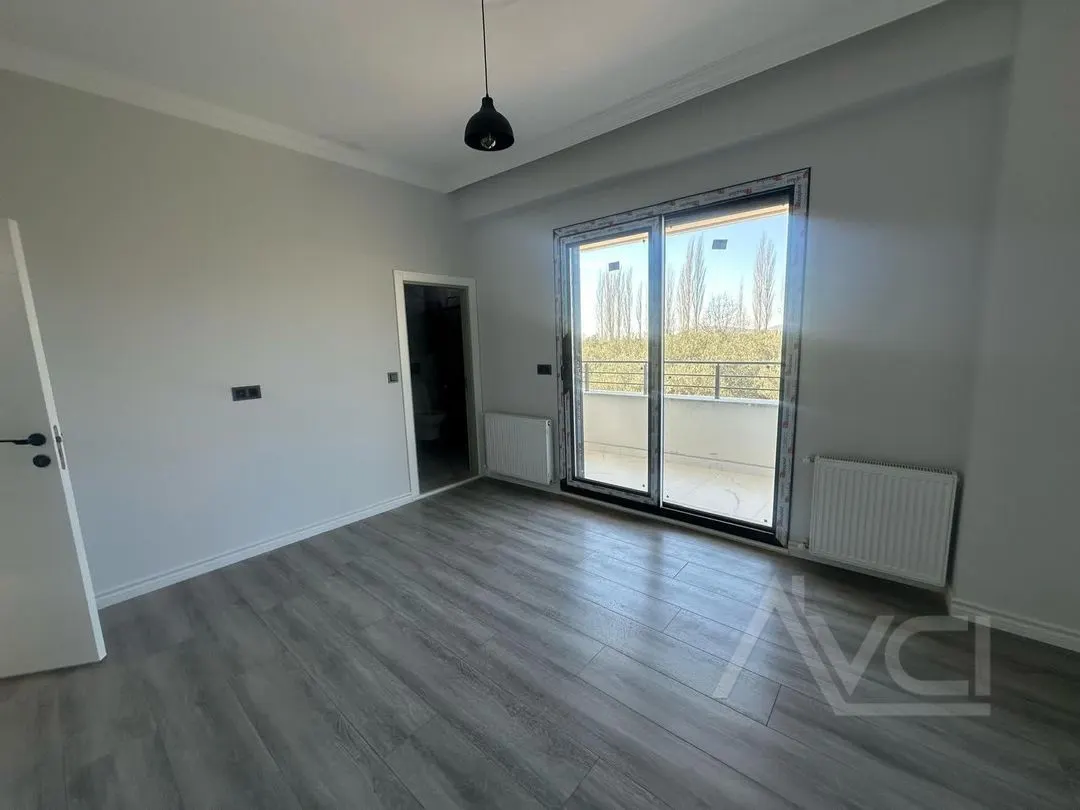AVCI’DAN KESİNTİSİZ ZEYTİNLİK MANZARALI SIFIR VİLLA