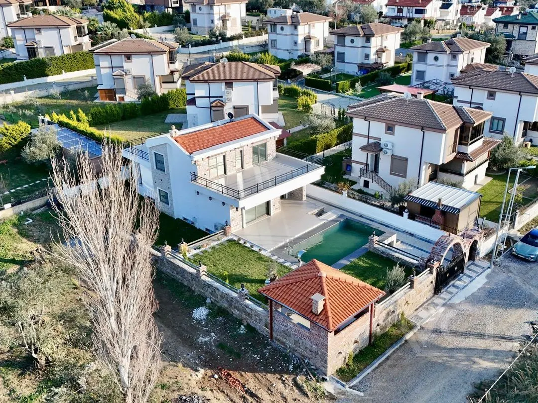 AVCI’DAN 700 M2 ARSA 6+1 GİRİŞ ODALI MÜSTAKİL HAVUZLU VİLLA