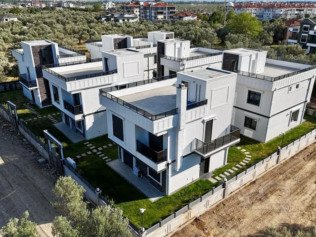 AVCI’DAN HAVUZLU GİRİŞTE ODALI 4+1 LÜKS VİLLALAR