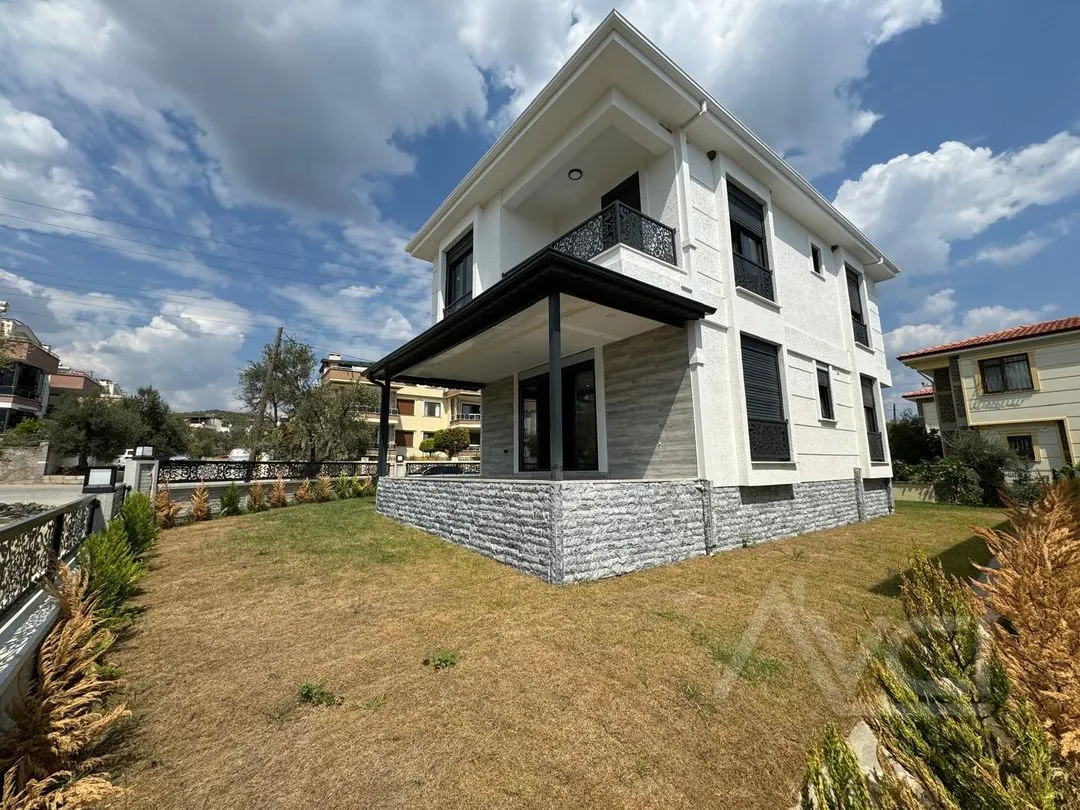 AVCI’DAN 300M2 ARSA İÇİNDE GİRİŞTE ODALI BAĞIMSIZ MÜSTAKİL VİLLA