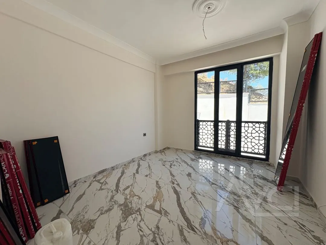 AVCI’DAN NARLI’DA KÖY İÇERİSİNDE 3 KATLI  6+1