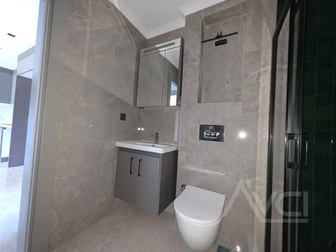 AVCI'DAN ÖREN MODERN'DE YETKİLİ HAVUZLU K.OTOPARKLI 1+1