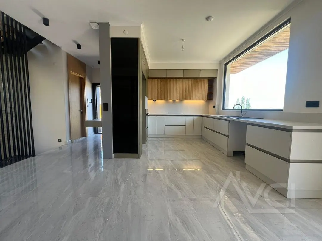 AVCI’DAN MÜSTAKİL HAVUZLU ÖZEL TASARIM SAUNALI VİLLA