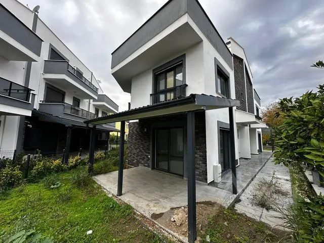 AVCI’DAN ÖREN PLAJA 500MT AYRI MUTFAK 5+1 VİLLA