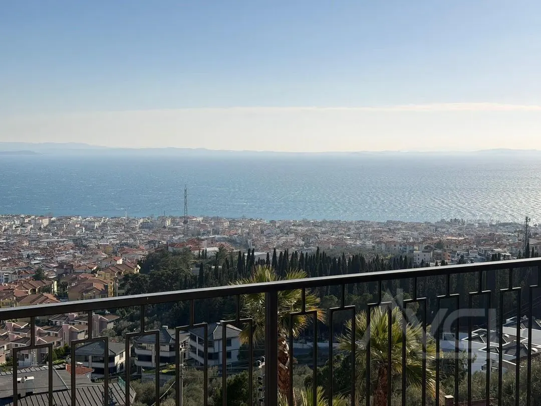 ASANSÖRLÜ KAPALI OTOPARKLI EMSALSİZ MANZARALI HAVUZLU KONAK