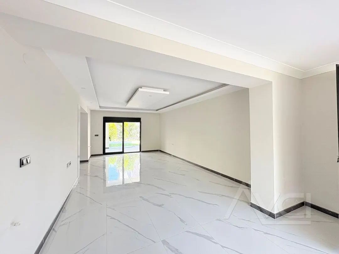 AVCI’DAN DENİZE 10 MT DENİZ MANZARALI 5+1 VİLLA