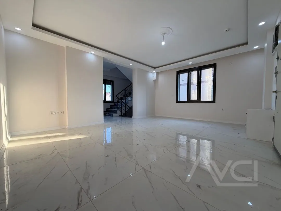 AVCI'DAN KÜÇÜKKUYU'DA DENİZ MANZARALI 3+1 DENİZE 250 MT VİLLA
