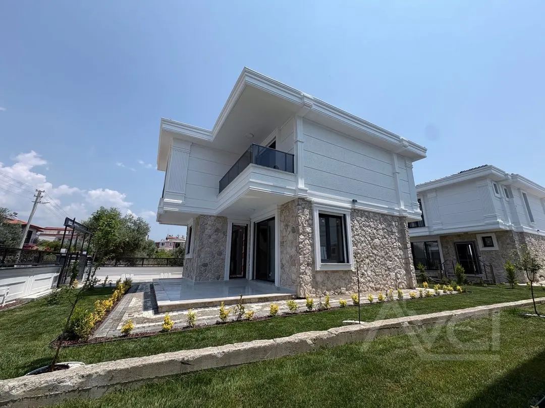 AVCI’DAN KÜÇÜKKUYUDA SİTE İÇERİSİNDE MÜSTAKİL YOLA YAKIN 3+1 VİLLA