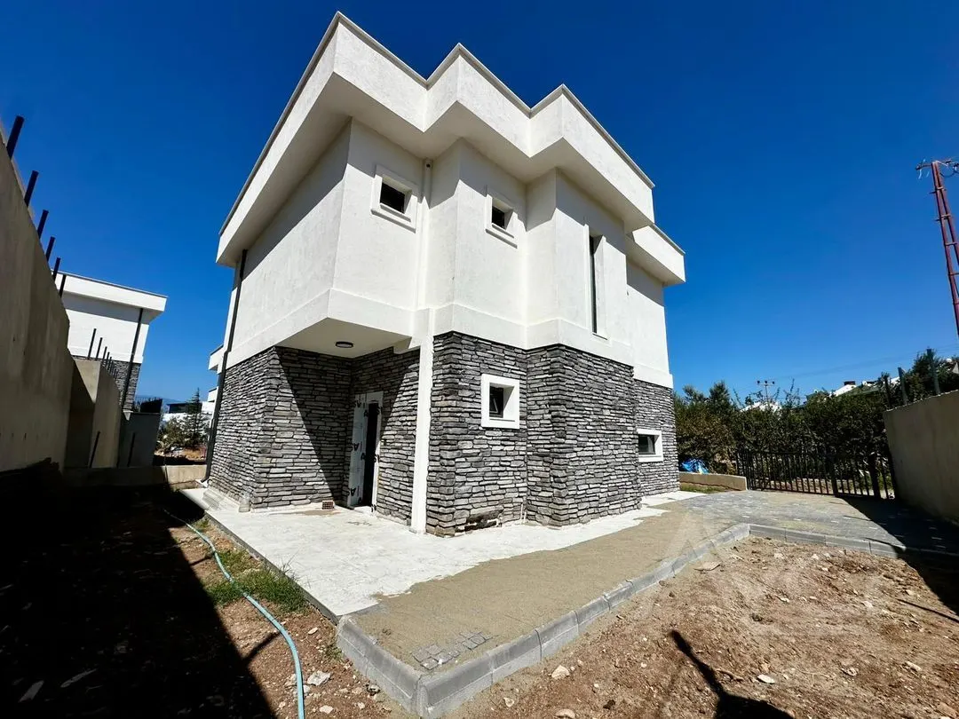 AVCI’DAN HER ODADAN DENİZ MANZARALI DENİZE 50MT SIFIR VİLLA