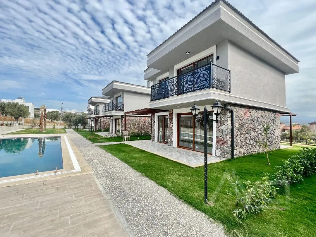 AVCI'DAN TAM MÜSTAKİL HAVUZLU DENİZE 200 MT SON 2 VİLLA