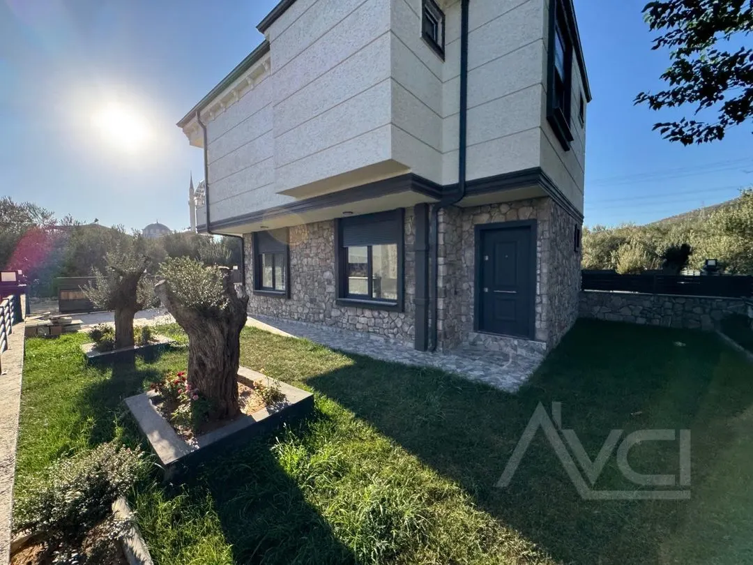 AVCI’DAN MIHLI’DA DENİZE 250MT MÜSTAKİL VİLLA