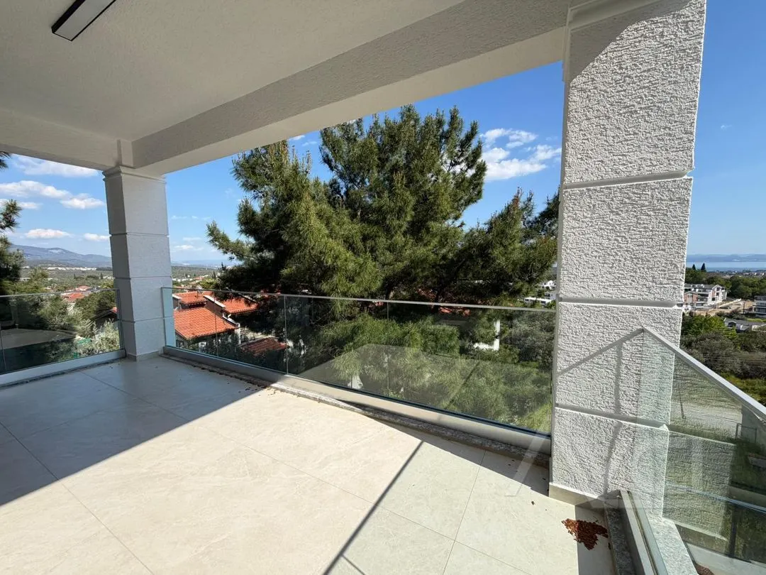 AVCI’DAN FUL DENİZ MANZARALI TAM MÜSTAKİL KAR BEYAZI SATIŞTA