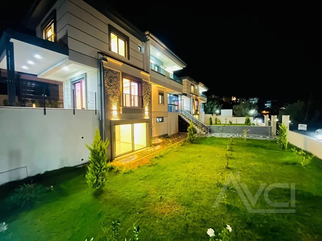 AVCI’DAN 400 M2 ARSA TAM MÜSTAKİL DENİZ MANZARALI VİLLA