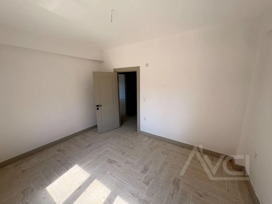 AVCI’DAN  4+1 GİRİŞTE ODALI DENİZE  YAKIN SİTE İÇİ SIFIR VİLLA