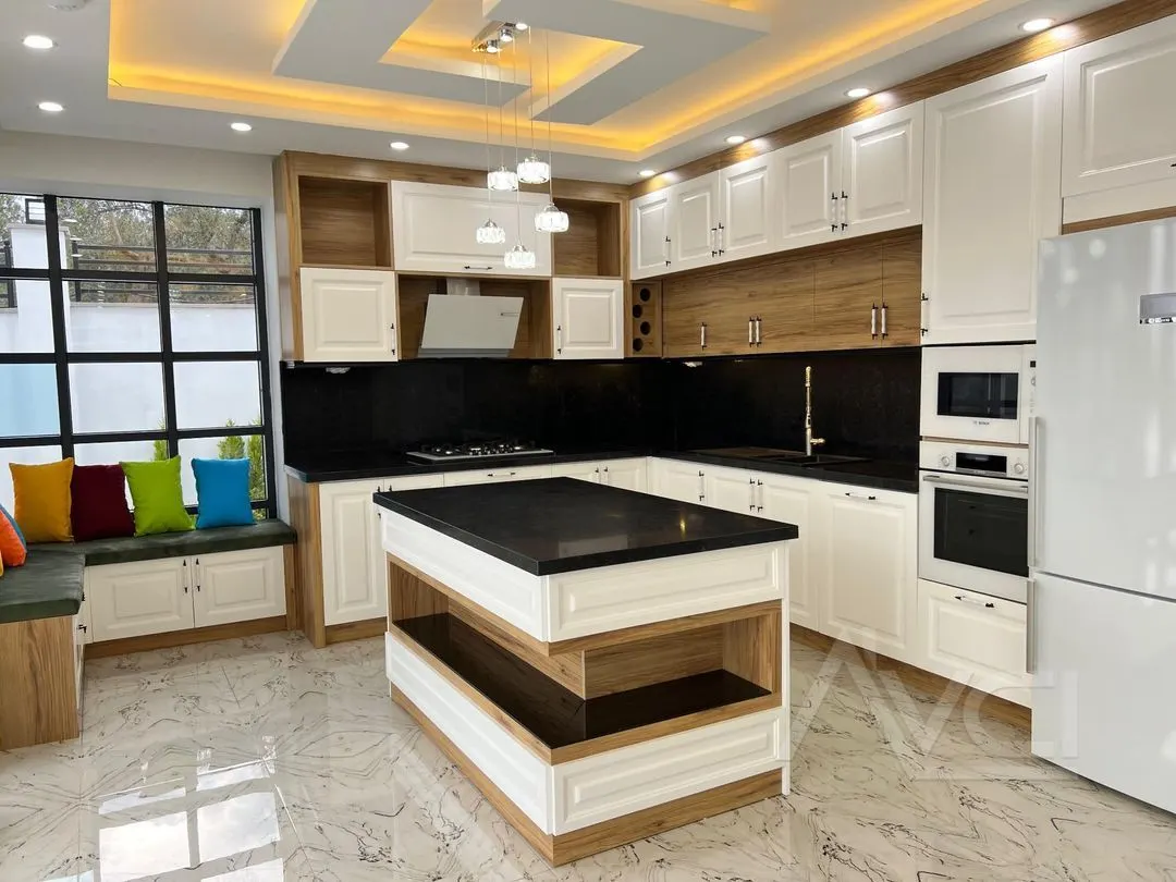 AVCI’DAN ALTINOLUK’TA 600M2 ARSA İÇİNDE BEYAZ KONAK