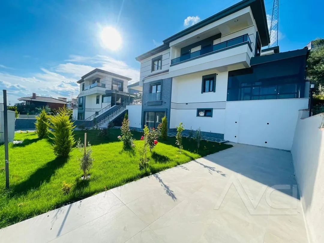AVCI’DAN 400 M2 ARSA TAM MÜSTAKİL DENİZ MANZARALI VİLLA