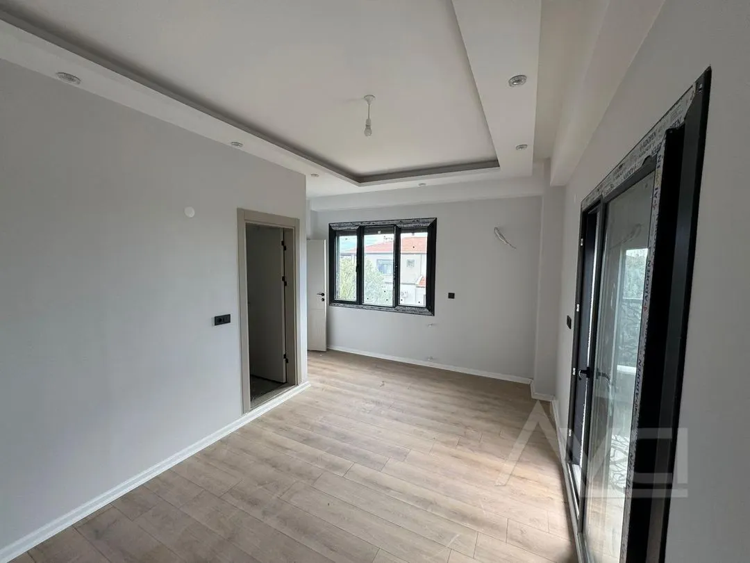 AVCI’DAN BAHÇELİ VE LÜKS TASARIMLI SIFIR 4+1 VİLLA