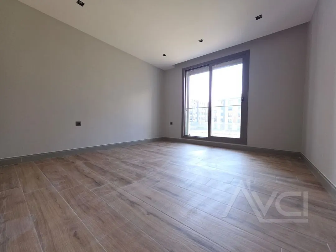 AVCI'DAN ÖREN MODERN'DE YETKİLİ HAVUZLU K.OTOPARKLI 1+1