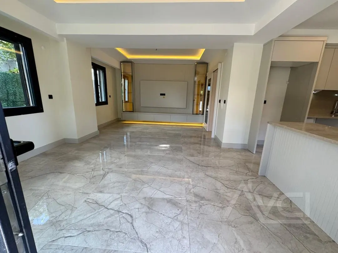 AVCI’DAN İKİZÇAY’DA DENİZE 40MT 4+1 SIFIR VİLLA