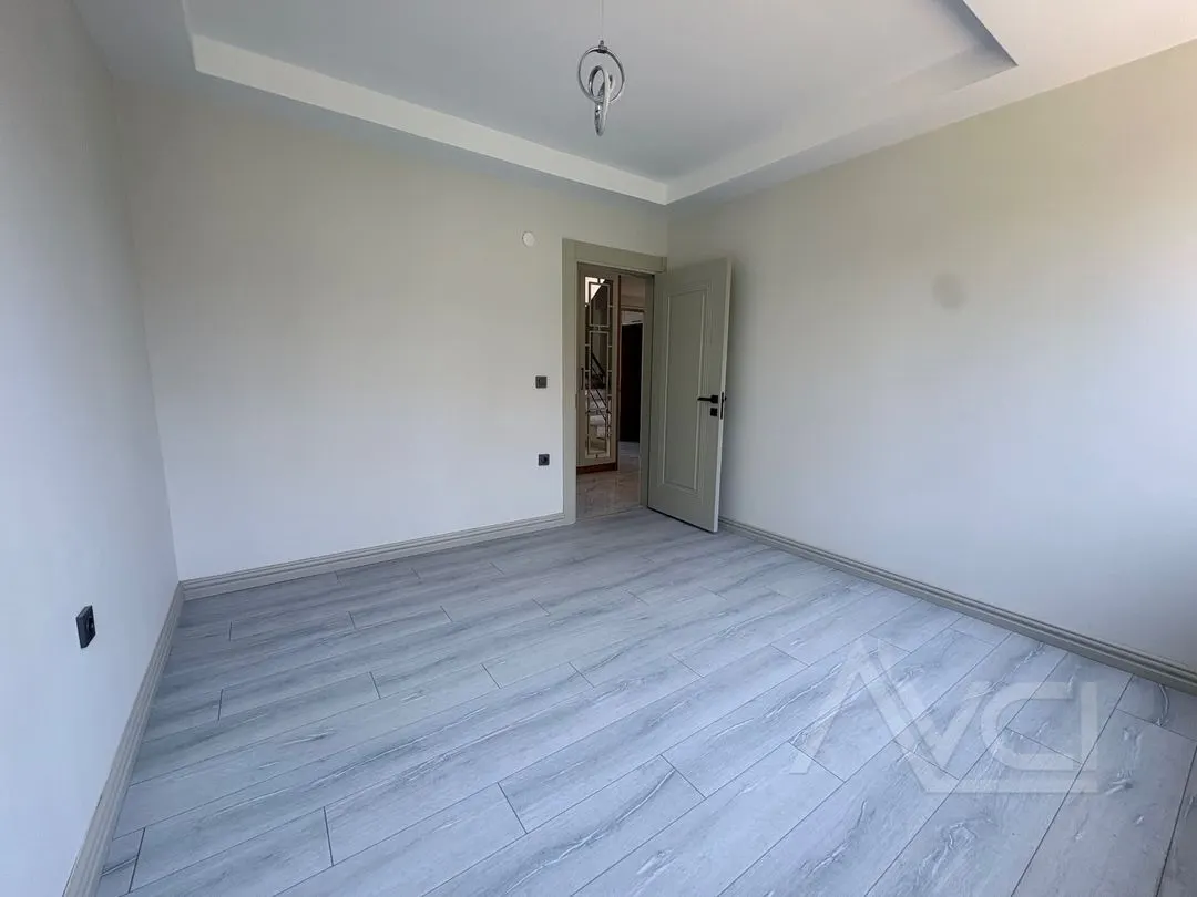 AVCI’DAN NARLI ALTINDA 5+1 DENİZE 100MT İKİZ VİLLA