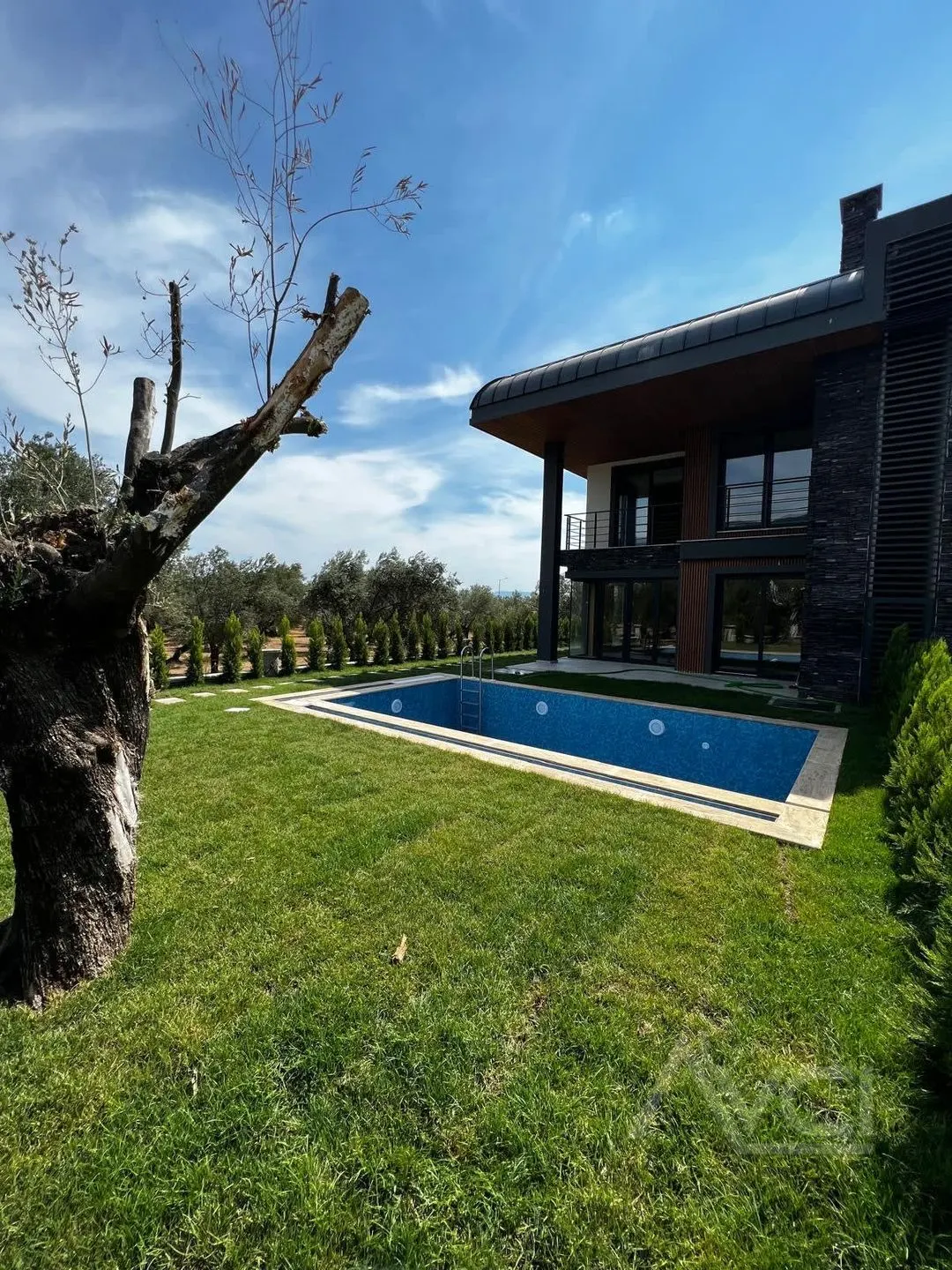OTELLER CİVARINDA 320M2 ARSALI 4+1 MÜSTAKİL HAVUZLU VİLLA