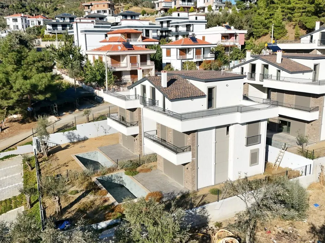 AVCI’DAN YETKİLİ MÜSTAKİL HAVUZLU ASANSÖRLÜ ISI POMPALI VİLLA
