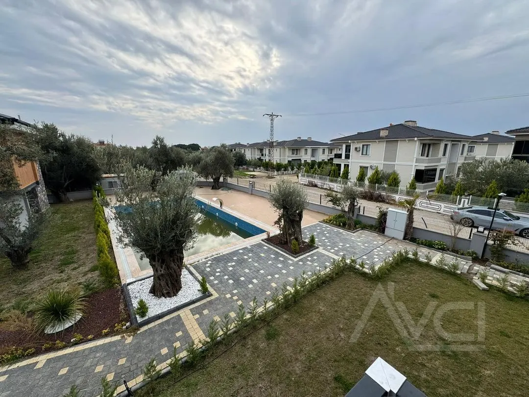 AVCI'DAN NARLI'DA DENİZE 150MT 3+1 SIFIR 'KÖŞE' DUBLEKS HAVUZLU