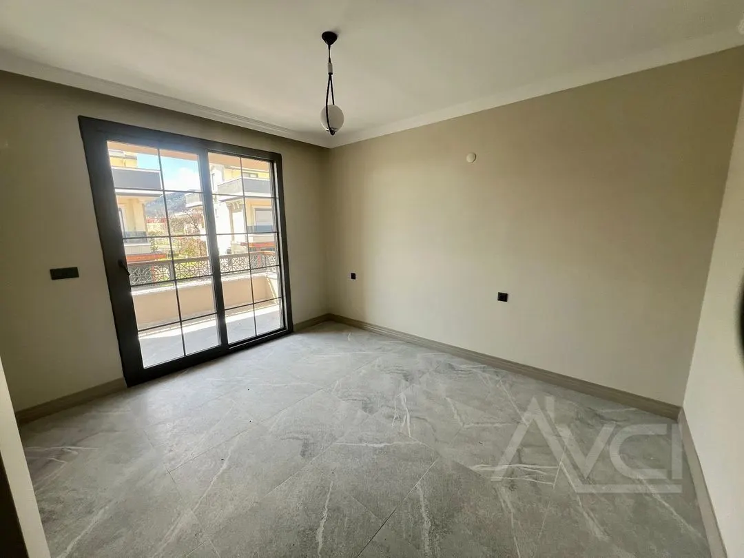 AVCI’DAN NARLI’DA DENİZE 200 MT TAM MÜSTAKİL 2 KATLI VİLLA