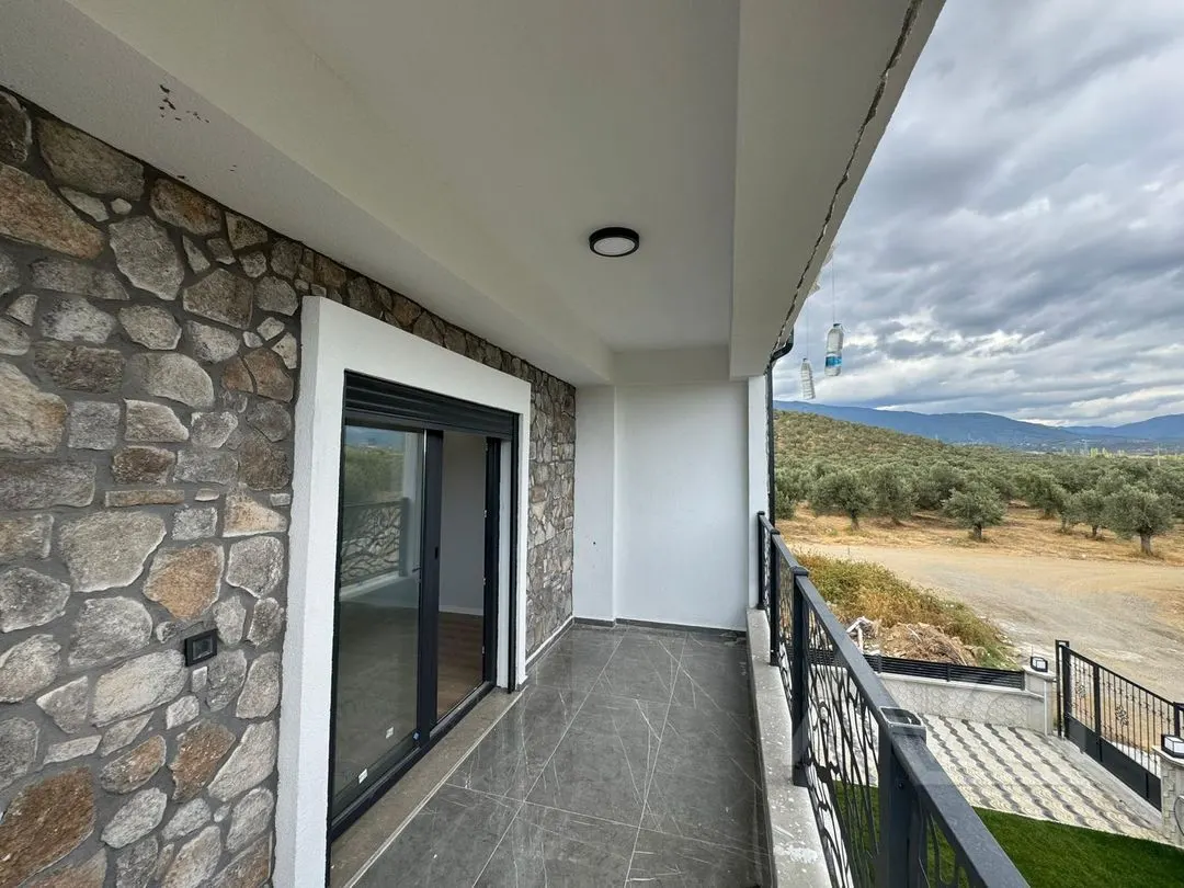 AVCI’DAN BAHÇELİ VE LÜKS TASARIMLI SIFIR 4+1 VİLLA