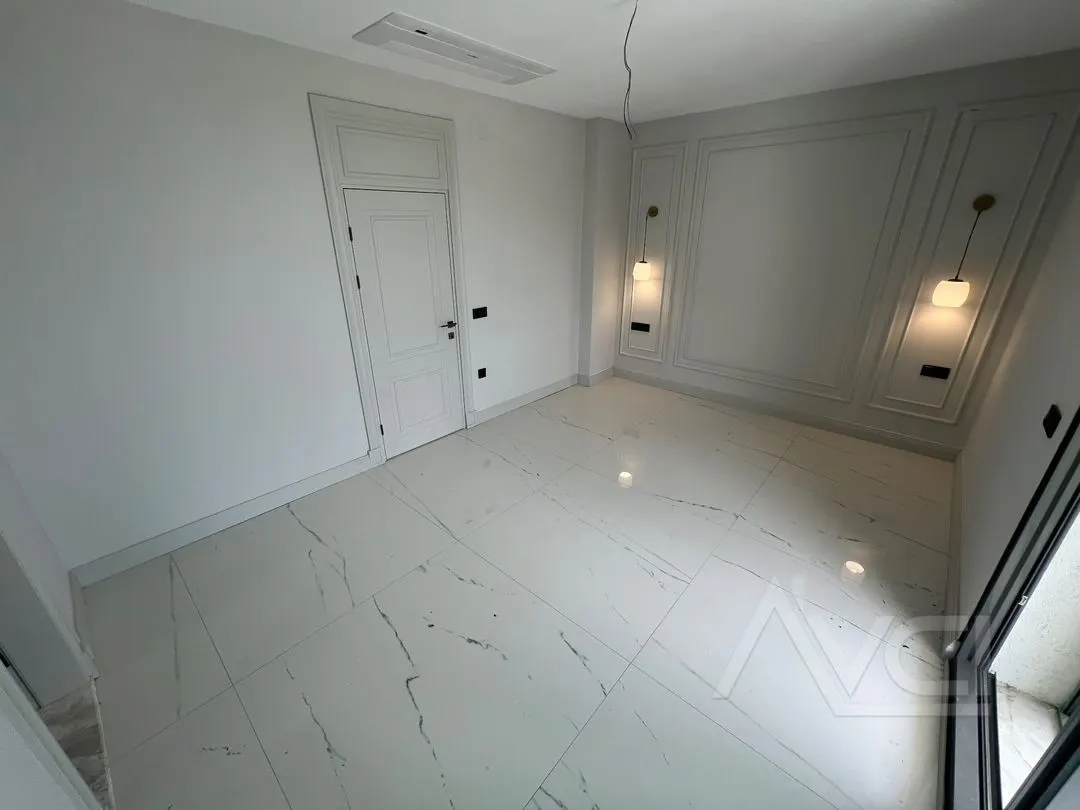 AVCI’DAN 700M2 ARSA İÇİNDE GİRİŞTE 2 ODALI HAVUZLU LÜKS ALAÇATİ TARZI VİLLA