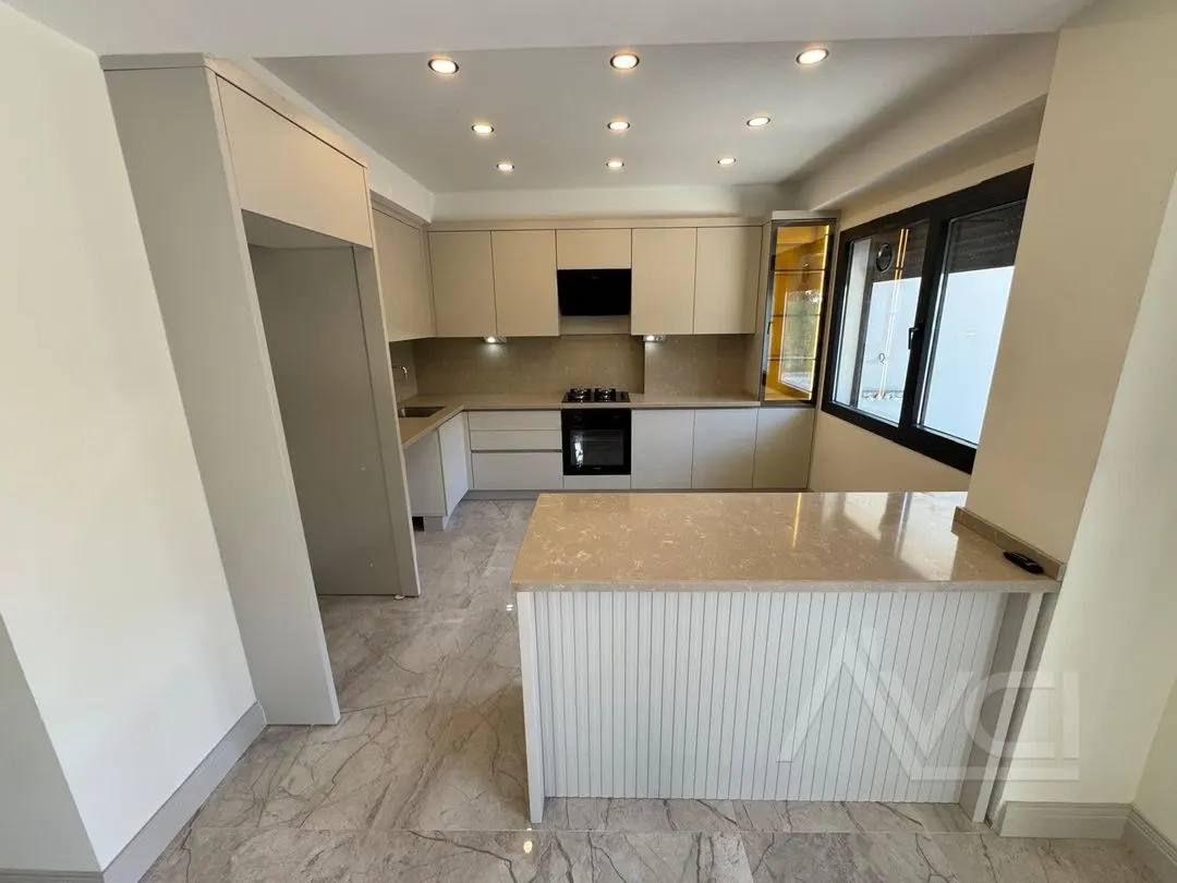 AVCI’DAN İKİZÇAY’DA DENİZE 40MT 4+1 SIFIR VİLLA
