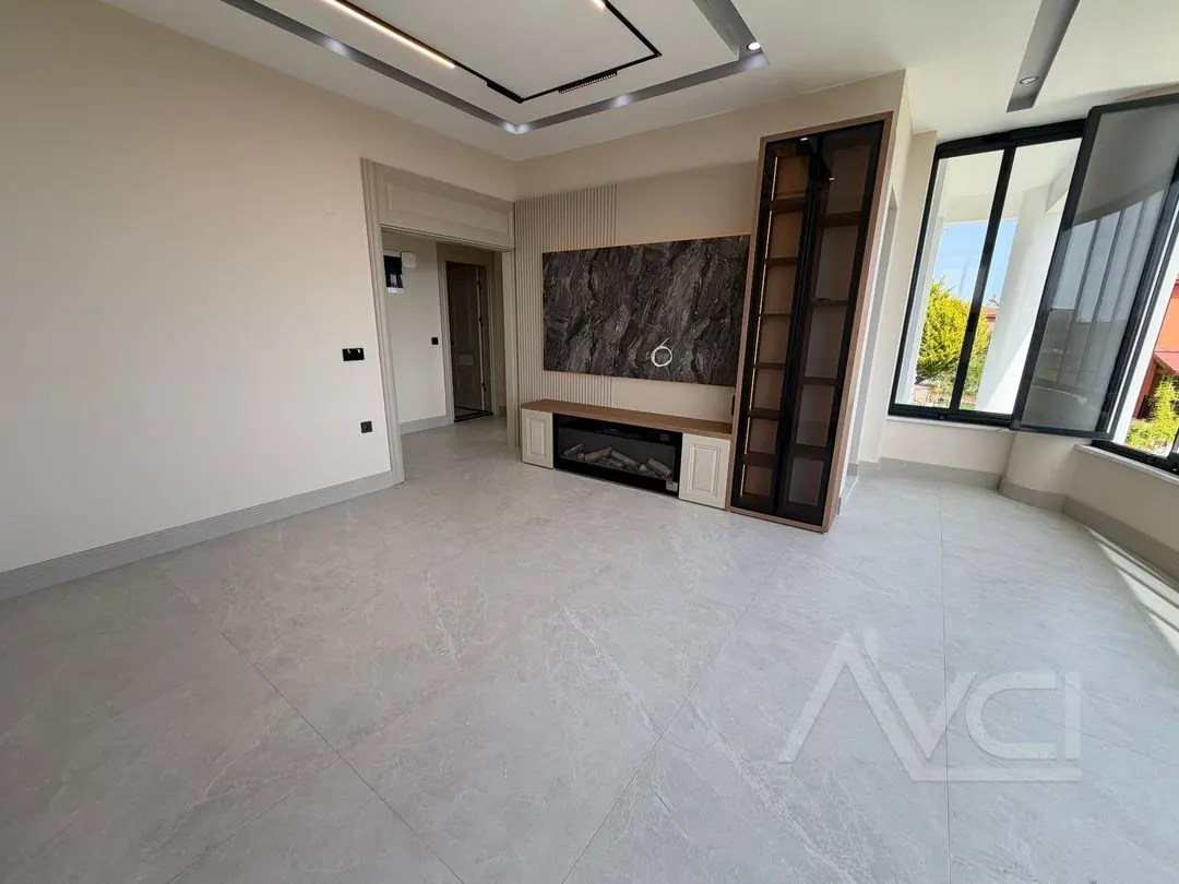AVCI’DAN ALTINOLUKTA 700M2 İÇERİSİNDE BEYAZ KONAK