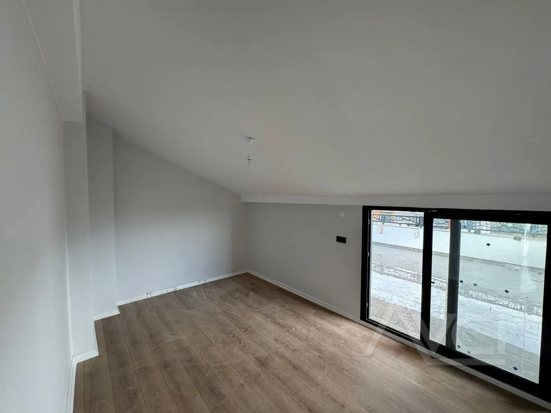 AVCI’DAN BAHÇELİ VE LÜKS TASARIMLI SIFIR 4+1 VİLLA
