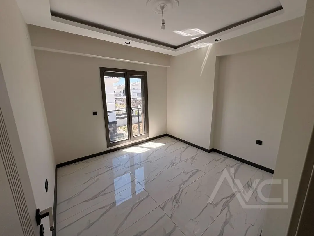 AVCI’DAN EDREMİTTE HAVUZLU SİTE İÇİ 3+1 HAVUZLU VİLLA