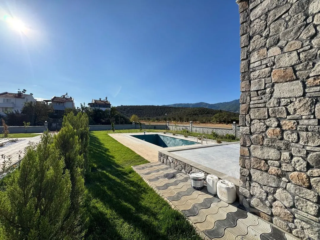 AVCI’DAN GÜRE-AKÇAY ARASI 600M2 ARSA MÜSTAKİL HAVUZLU LÜKS VİLLA