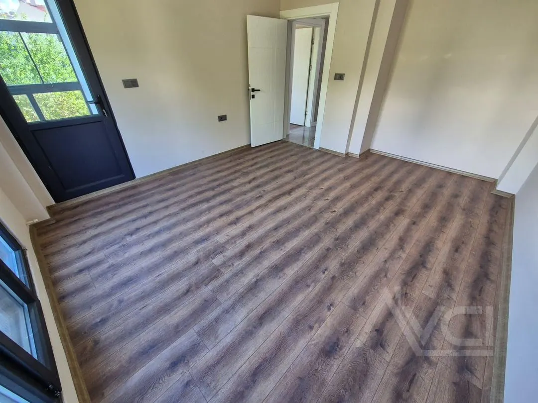 AVCI’DAN AKÇAY GÜRE ARASI DENİZE 750 MT LÜKS SIFIR 4+1 VİLLA