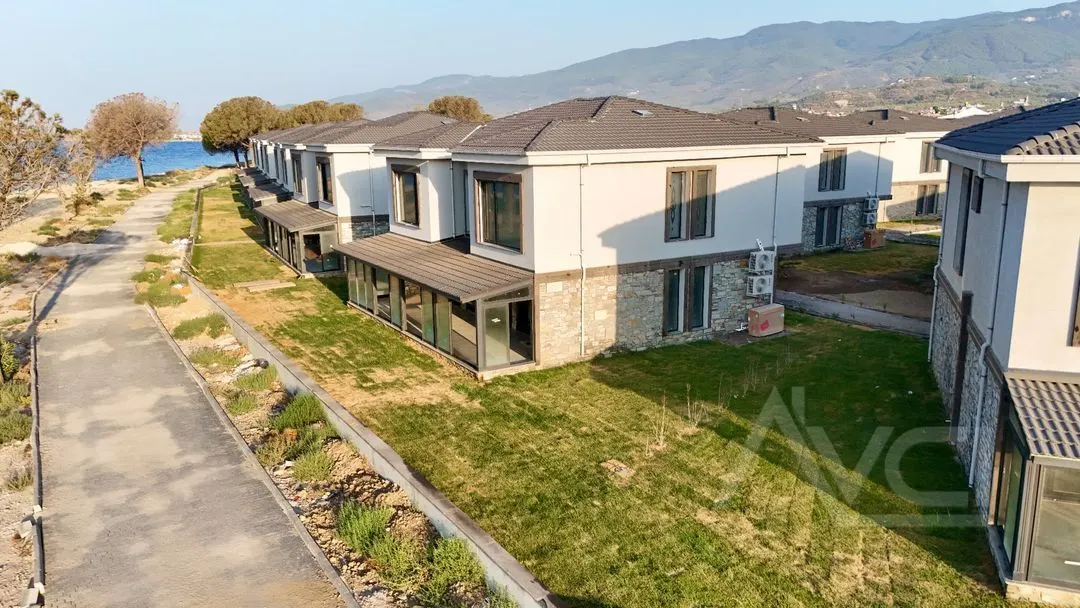 AVCI’DAN DENİZİN EN ÖNÜNDE SIFIR 300M2 İÇ KULLANIM ALANLI TAŞ VİLLA
