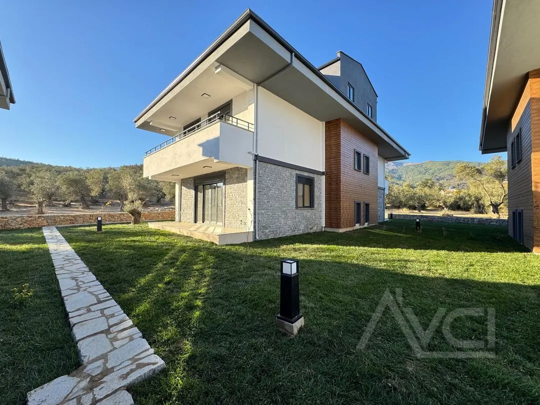 AVCI’DAN OTELLER BÖLGESİ HAVUZLU SİTE İÇİNDE SIFIR VİLLA