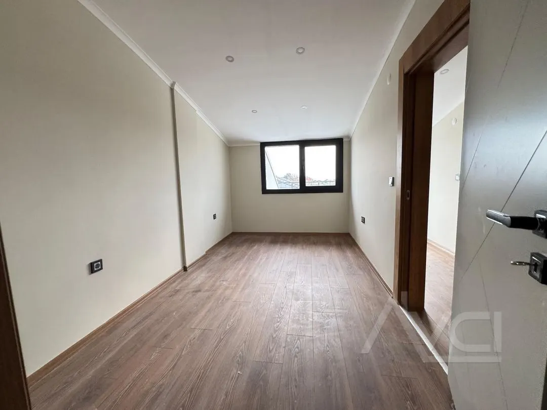 AVCI'DAN NARLI'DA DENİZE 150MT 3+1 SIFIR 'KÖŞE' DUBLEKS HAVUZLU