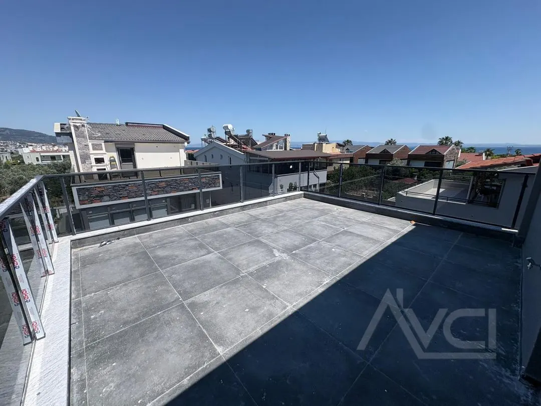 AVCI’DAN NARLI ALTINDA DENİZE 150MT 3+1 SIFIR VİLLA