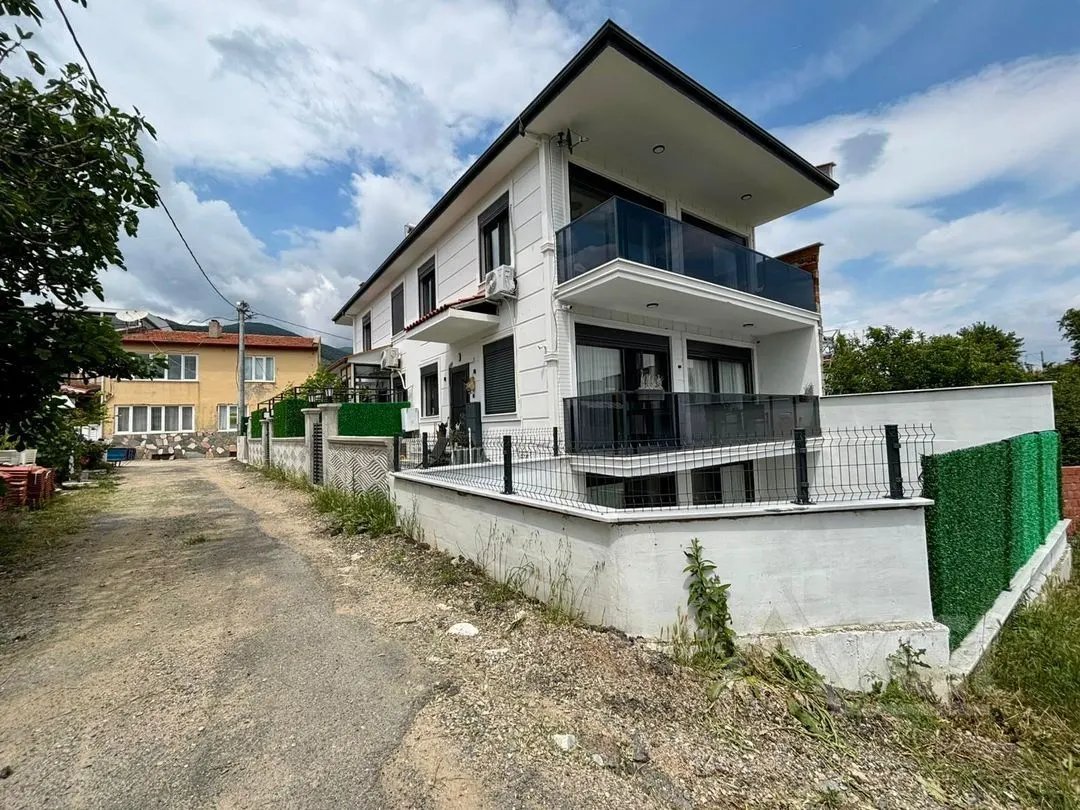 AVCI’DAN ÇAMLIBELDE 5+1 ISI POMPALI DENİZ MANZARALI VİLLA