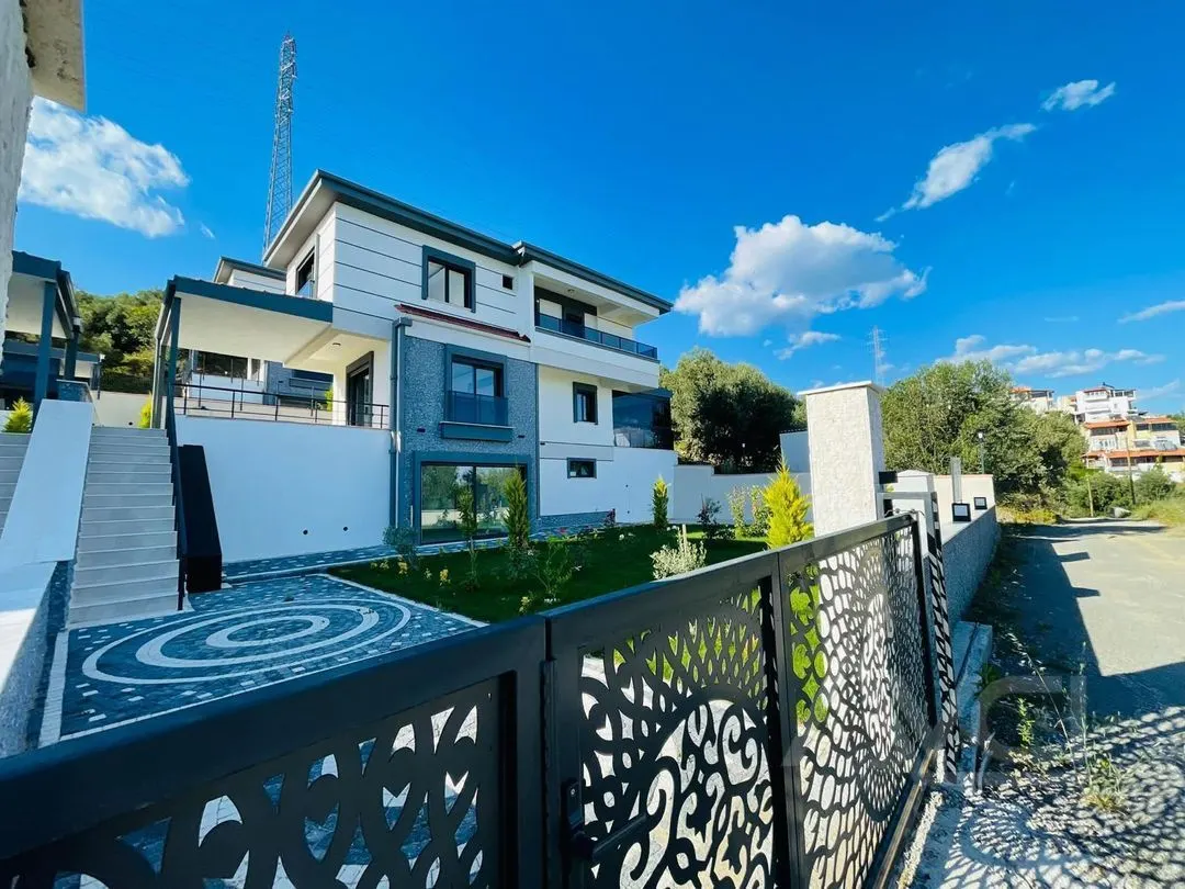 AVCI’DAN 400 M2 ARSA TAM MÜSTAKİL DENİZ MANZARALI VİLLA