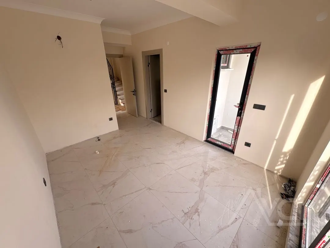 AVCI’DAN GÜRE’DE 3+1 TERASLI ORTAK HAVUZLU İKİZ VİLLA