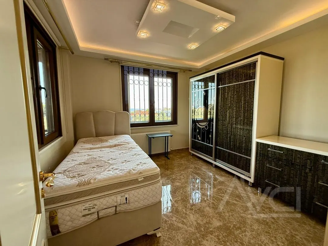 AVCI’DAN 1,500 M2 ARSA İÇİNDE 2 MÜŞTEMİLATLI HAVUZLU MALİKANE