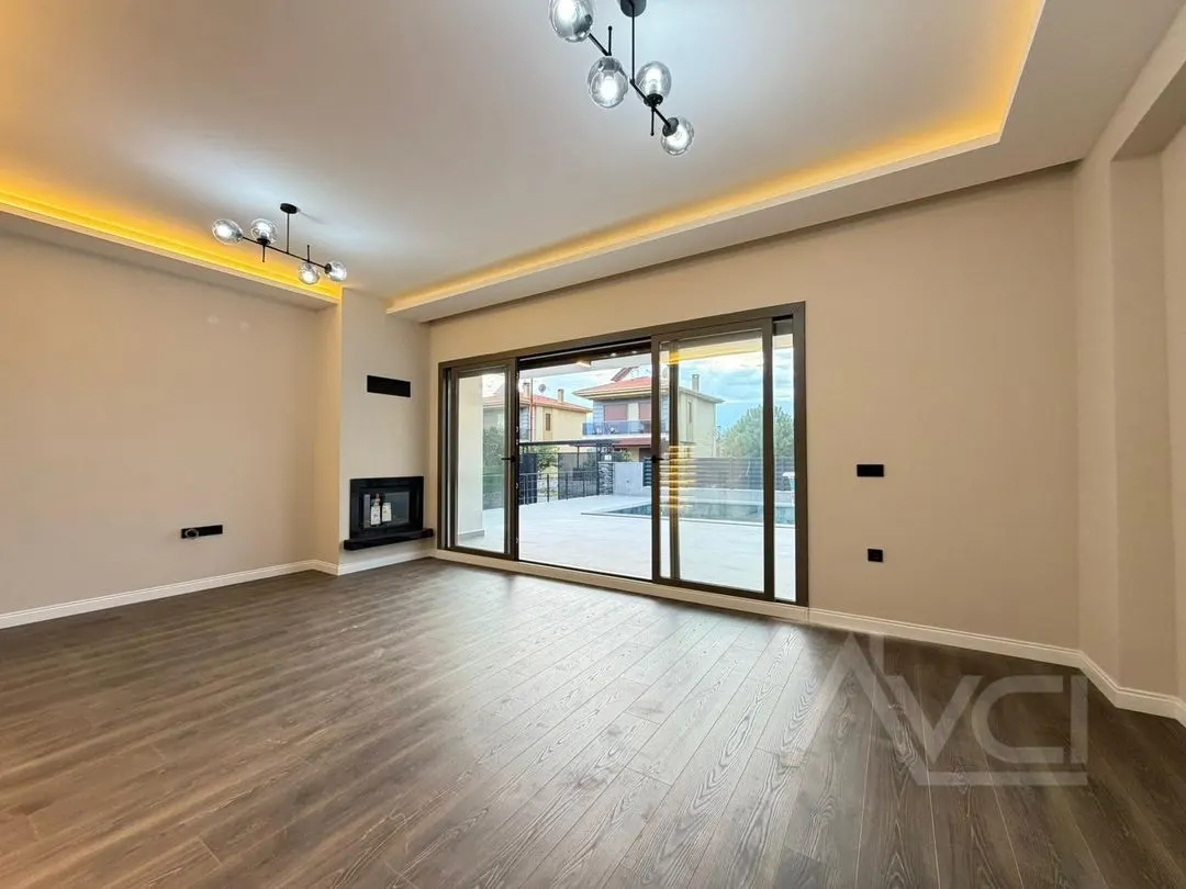AVCI’DAN FENER’DE 400M2 ARSA GİRİŞ ODALI MÜSTAKİL HAVUZLU VİLLA
