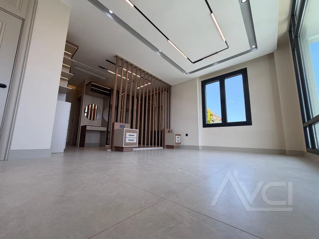 AVCI’DAN ALTINOLUKTA 700M2 İÇERİSİNDE BEYAZ KONAK